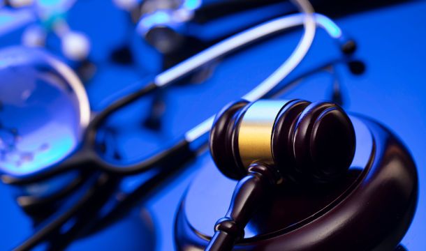 Świadoma zgoda pacjenta &ndash; klucz do bezpieczeństwa prawnego